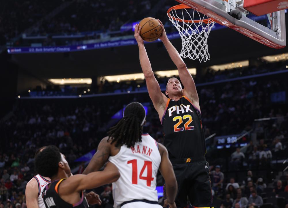 后防线表现 后防线表现